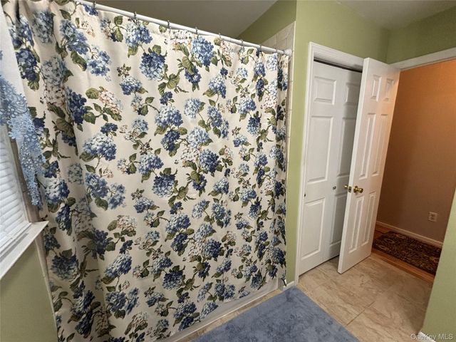 72 Fanning Boulevard, Riverhead, NY 11901