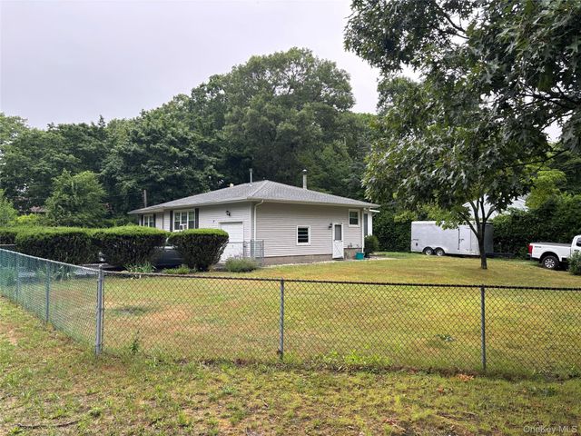 72 Fanning Boulevard, Riverhead, NY 11901