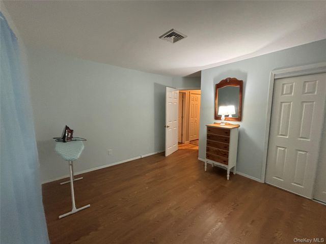 72 Fanning Boulevard, Riverhead, NY 11901