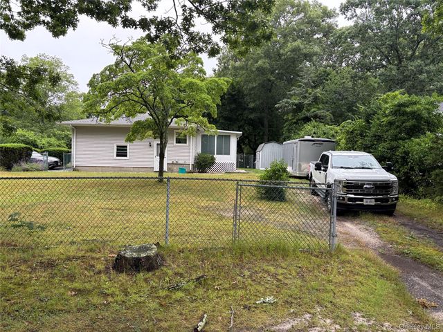 72 Fanning Boulevard, Riverhead, NY 11901