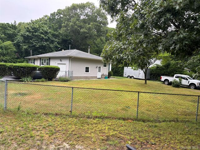 72 Fanning Boulevard, Riverhead, NY 11901