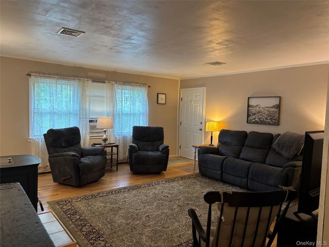 72 Fanning Boulevard, Riverhead, NY 11901