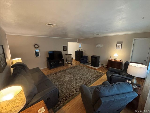 72 Fanning Boulevard, Riverhead, NY 11901