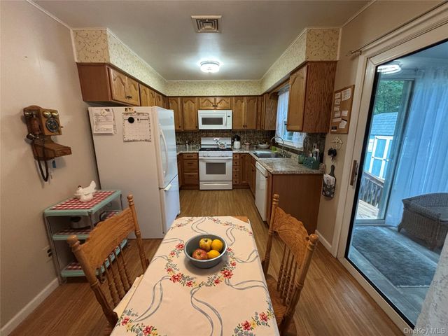 72 Fanning Boulevard, Riverhead, NY 11901