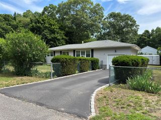 72 Fanning Boulevard, Riverhead, NY 11901