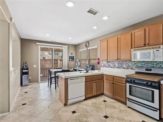 15126 Bluffside Lane, Victorville, CA 92394