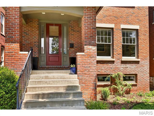 4321 Maryland Avenue, St Louis, MO 63108