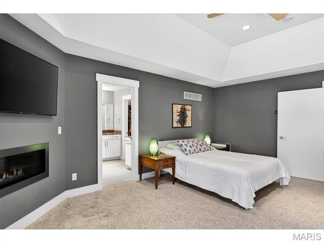 4321 Maryland Avenue, St Louis, MO 63108