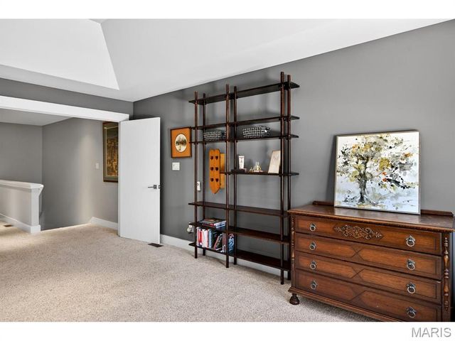 4321 Maryland Avenue, St Louis, MO 63108