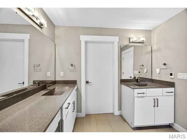 4321 Maryland Avenue, St Louis, MO 63108