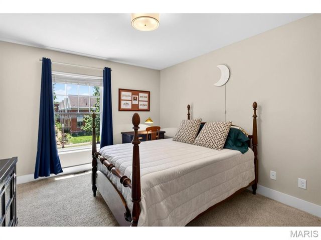 4321 Maryland Avenue, St Louis, MO 63108