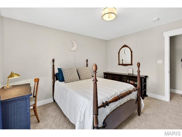 4321 Maryland Avenue, St Louis, MO 63108