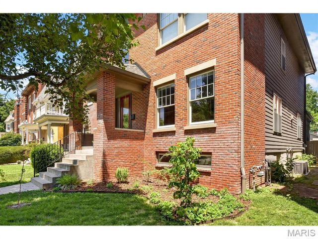 4321 Maryland Avenue, St Louis, MO 63108