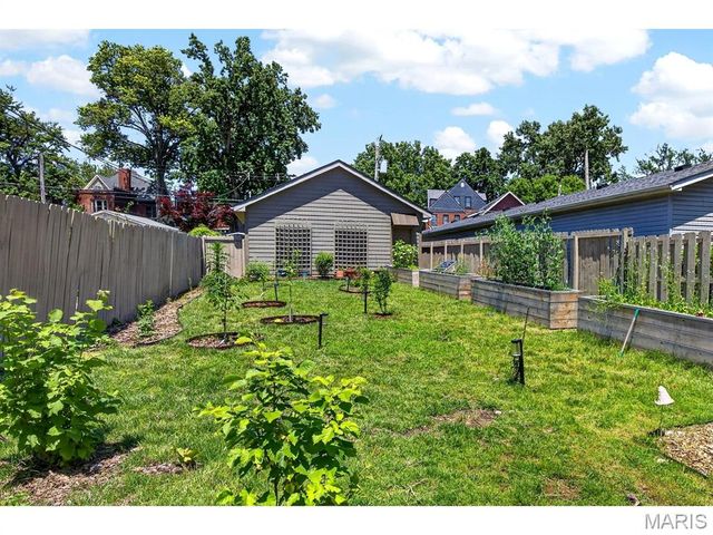 4321 Maryland Avenue, St Louis, MO 63108
