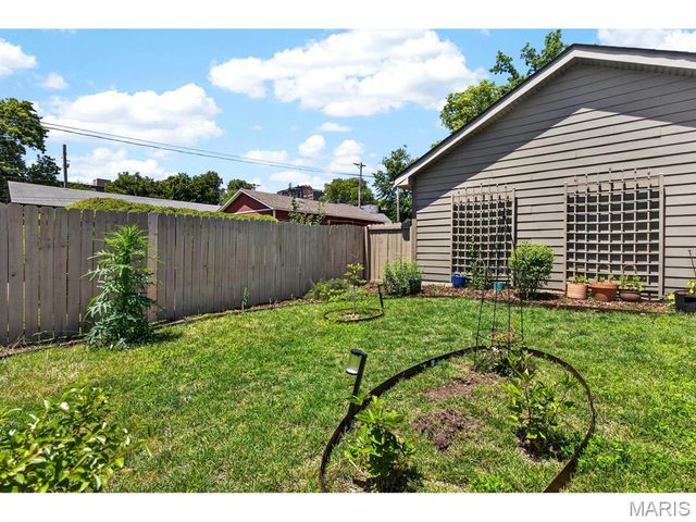 4321 Maryland Avenue, St Louis, MO 63108