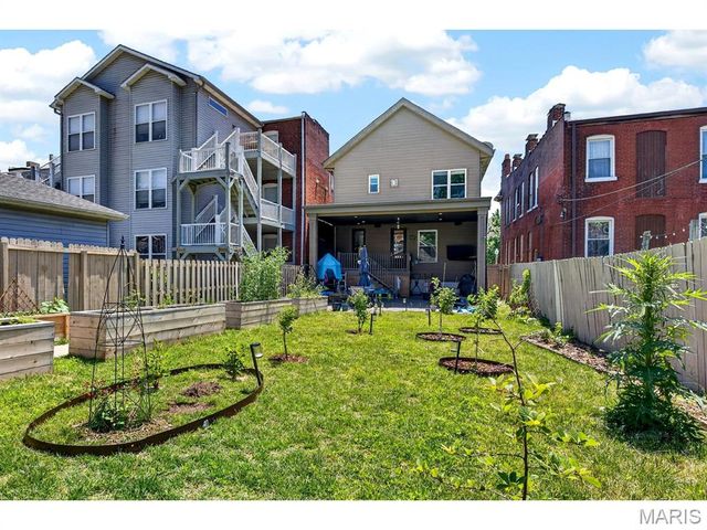 4321 Maryland Avenue, St Louis, MO 63108