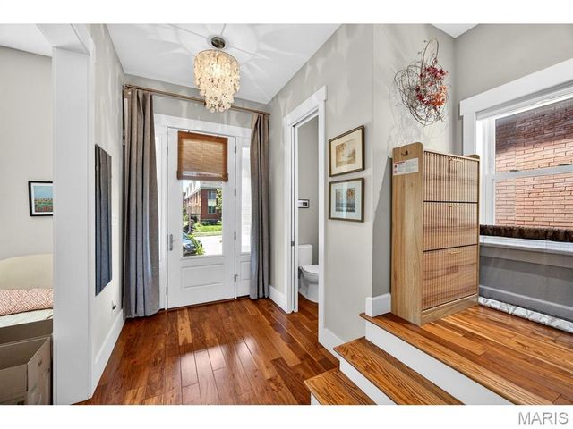 4321 Maryland Avenue, St Louis, MO 63108