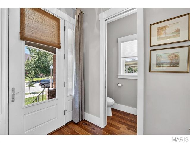 4321 Maryland Avenue, St Louis, MO 63108