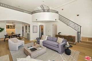 11982 Mayfield Avenue D, Los Angeles, CA 90049