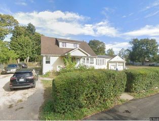 245 Acorn Avenue, Central Islip, NY 11722