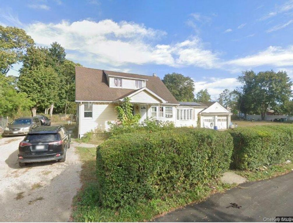 245 Acorn Avenue, Central Islip, NY 11722