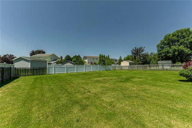 109 Seafarers Lane, Greece, NY 14612