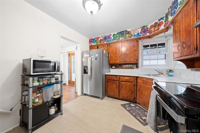 831 Dean Drive, Baldwin, NY 11510