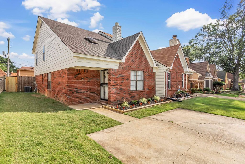 6745 ROSS RIDGE DR, Memphis, TN 38141