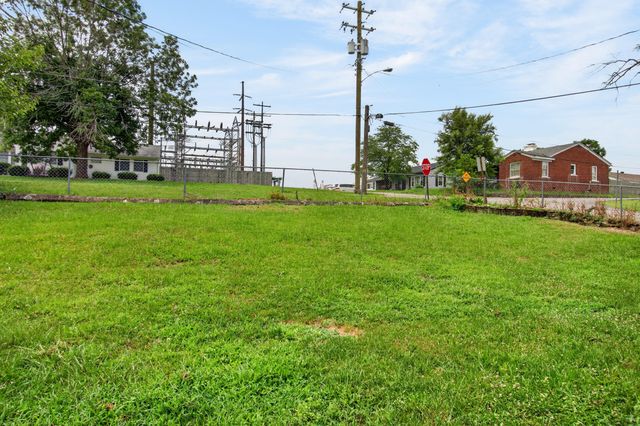 734 Maple Avenue, Harrodsburg, KY 40330