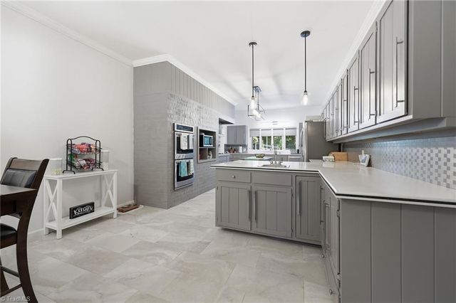 1300 Robin Hood Road, High Point, NC 27262