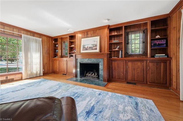 1300 Robin Hood Road, High Point, NC 27262