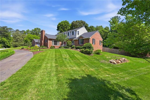 1300 Robin Hood Road, High Point, NC 27262