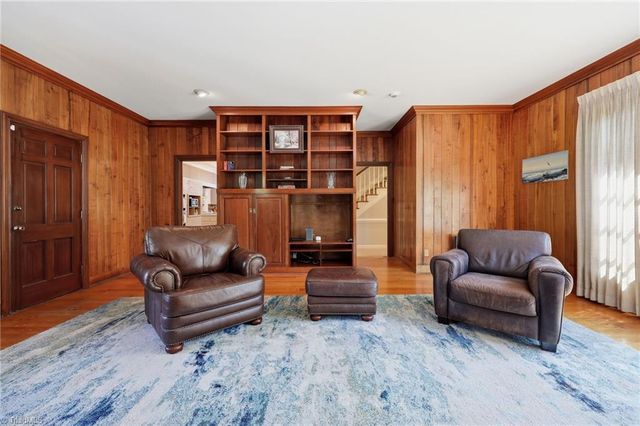 1300 Robin Hood Road, High Point, NC 27262