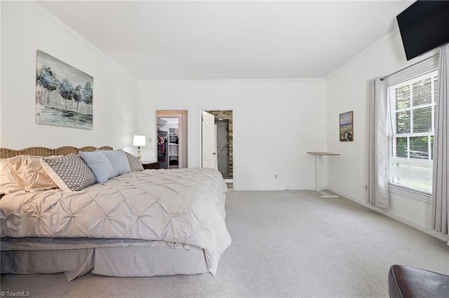 1300 Robin Hood Road, High Point, NC 27262