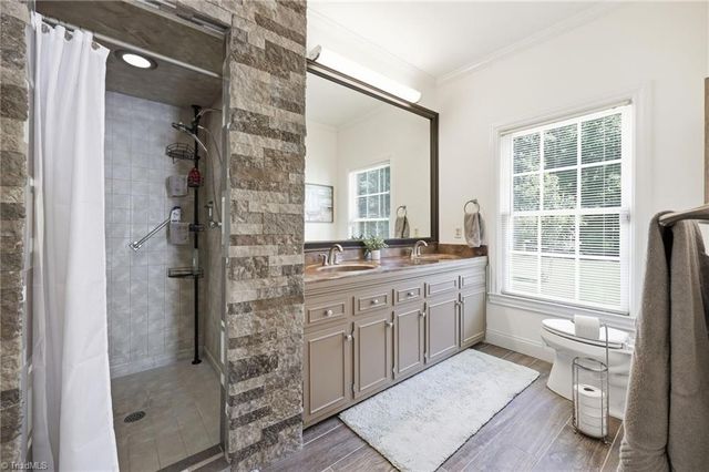 1300 Robin Hood Road, High Point, NC 27262