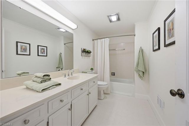 1300 Robin Hood Road, High Point, NC 27262