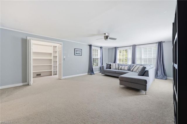 1300 Robin Hood Road, High Point, NC 27262