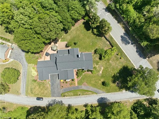 1300 Robin Hood Road, High Point, NC 27262