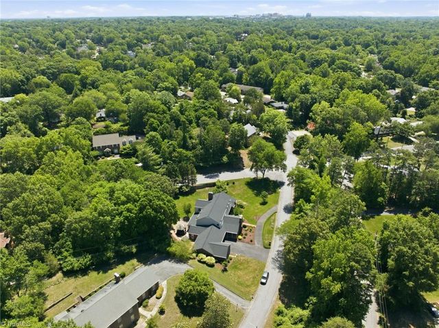 1300 Robin Hood Road, High Point, NC 27262