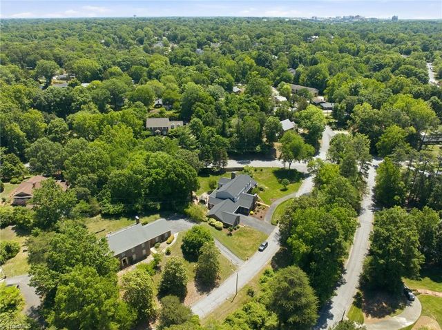 1300 Robin Hood Road, High Point, NC 27262