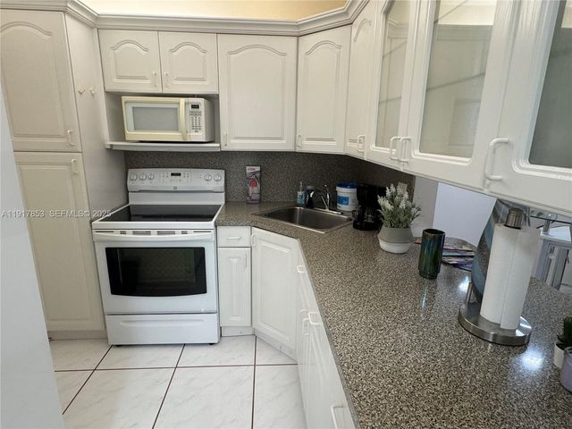 6050 NW 64th Ave 306, Tamarac, FL 33319