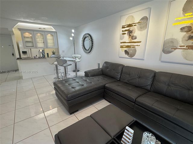 6050 NW 64th Ave 306, Tamarac, FL 33319