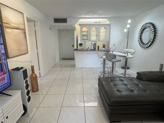 6050 NW 64th Ave 306, Tamarac, FL 33319