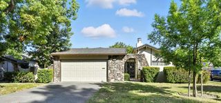 5880 Gloria Dr, Sacramento, CA 95822