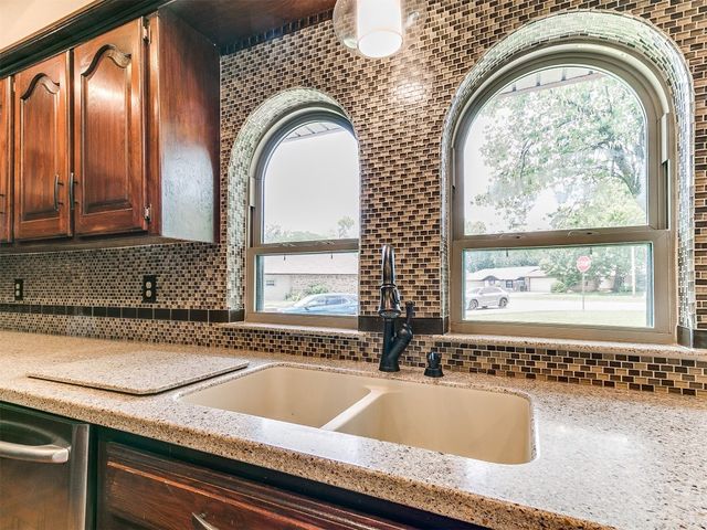 100 S Hickory Lane, Moore, OK 73160
