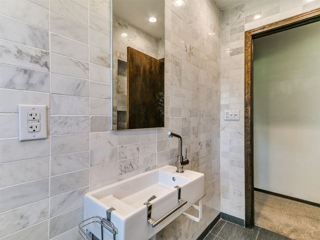 100 S Hickory Lane, Moore, OK 73160