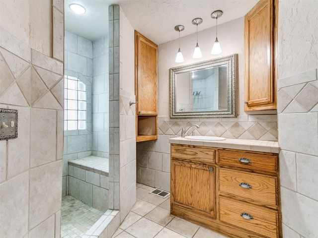 100 S Hickory Lane, Moore, OK 73160