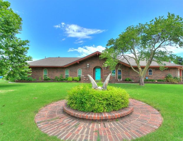 100 S Hickory Lane, Moore, OK 73160
