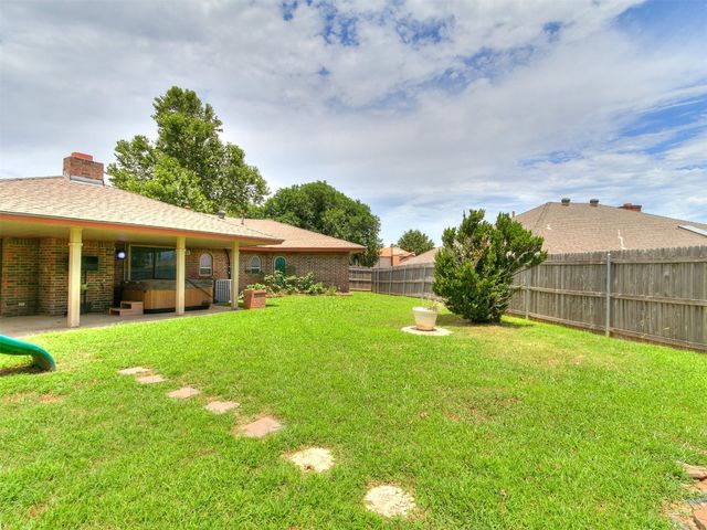 100 S Hickory Lane, Moore, OK 73160