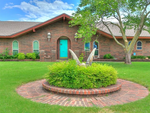 100 S Hickory Lane, Moore, OK 73160